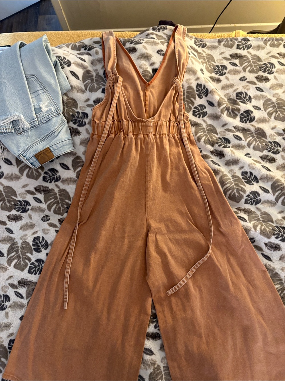 eesome Burnt Orange Deep V Romper with Cinched Waist - Picture 4 of 4